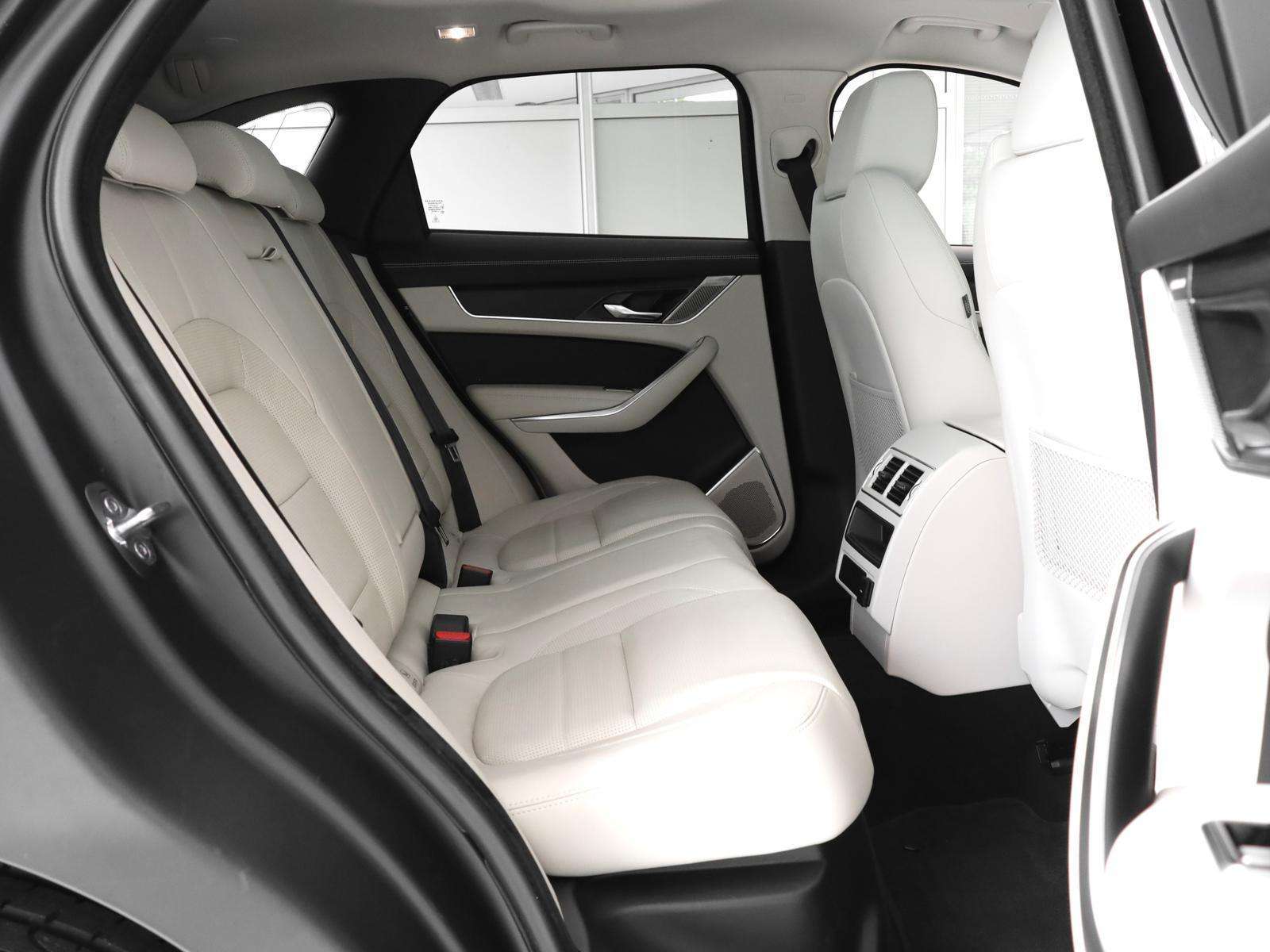Fahrzeugbild eines Jaguar F-PACE