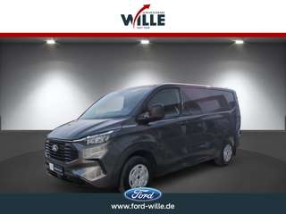 Schräge Frontansicht auf einen Ford Transit Custom , freigestellt
