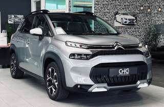 Schräge Frontansicht auf einen Citroën C3 Aircross , freigestellt