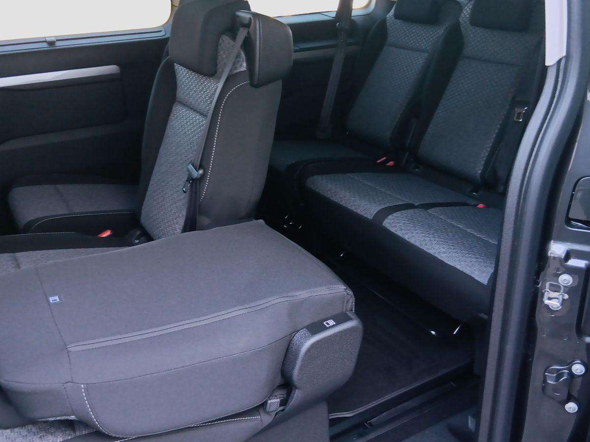 Fahrzeugbild eines Peugeot Traveller