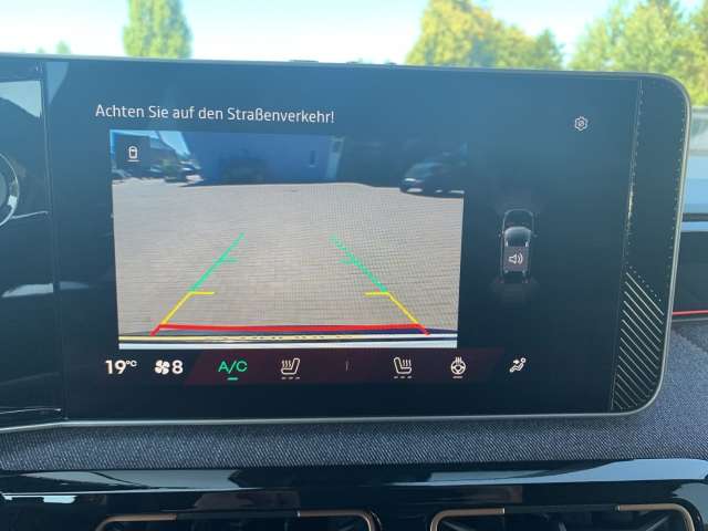 Fahrzeugbild eines Renault 4 E-TECH