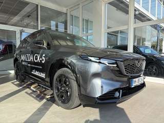 Schräge Frontansicht auf einen Mazda CX-5 , freigestellt