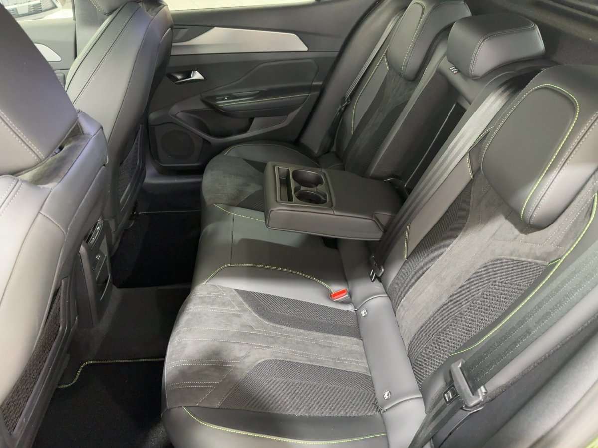 Fahrzeugbild eines Peugeot 408