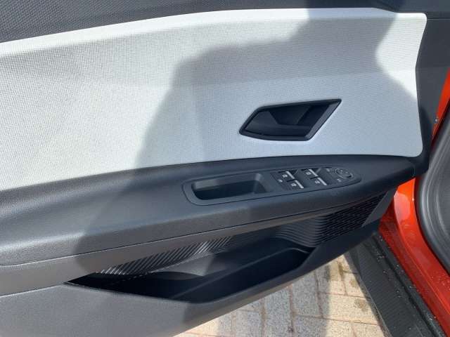 Fahrzeugbild eines Renault 4 E-TECH