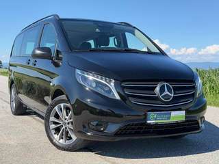 Schräge Frontansicht auf einen Mercedes-Benz Vito , freigestellt