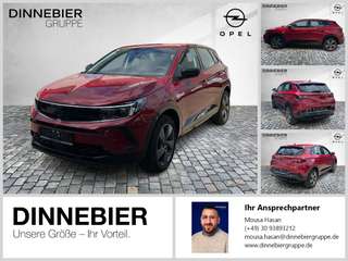 Schräge Frontansicht auf einen Opel Grandland X , freigestellt