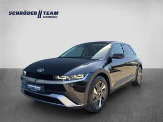 Schräge Frontansicht auf einen Hyundai IONIQ 5 , freigestellt