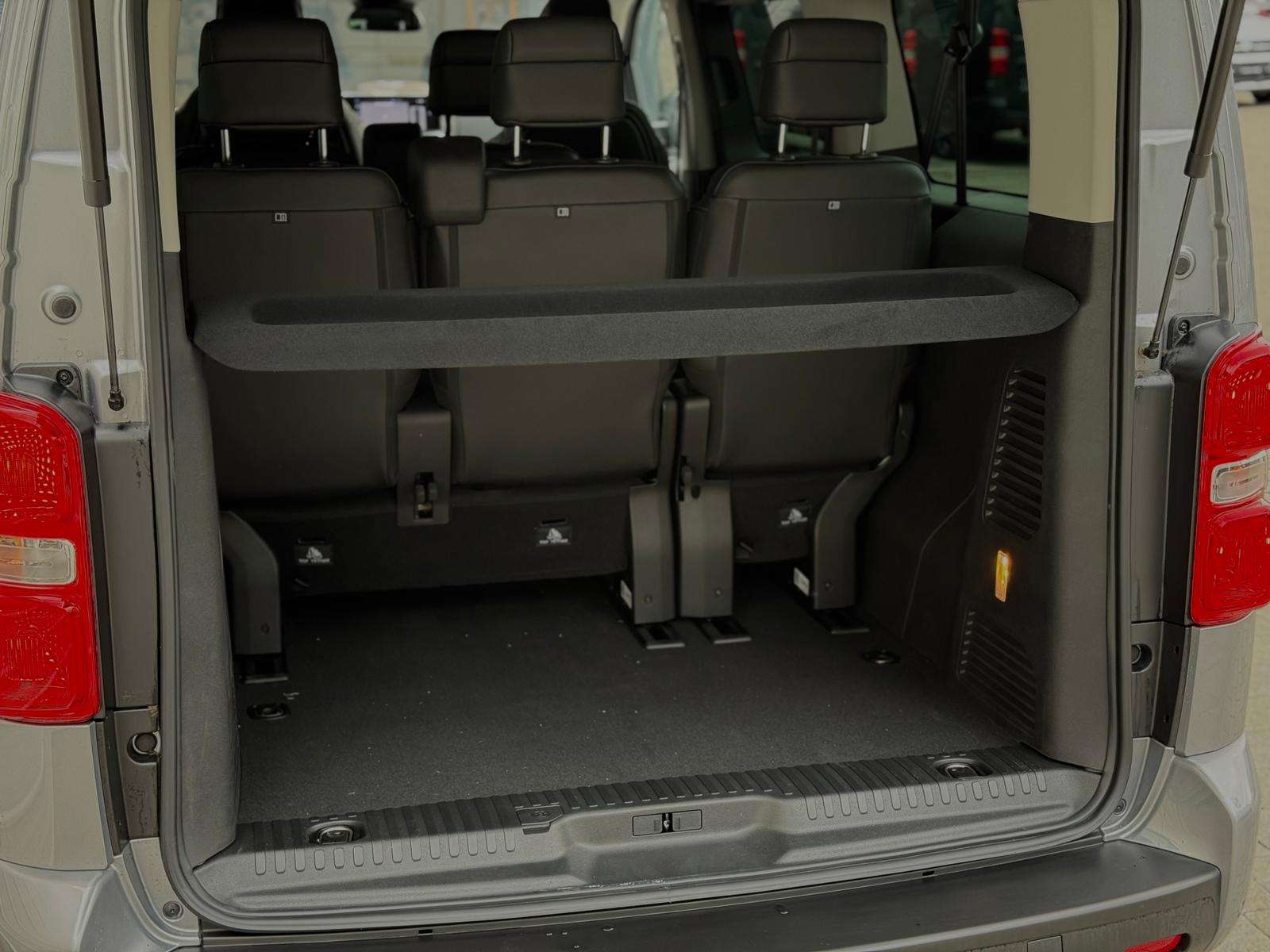 Fahrzeugbild eines Peugeot Traveller