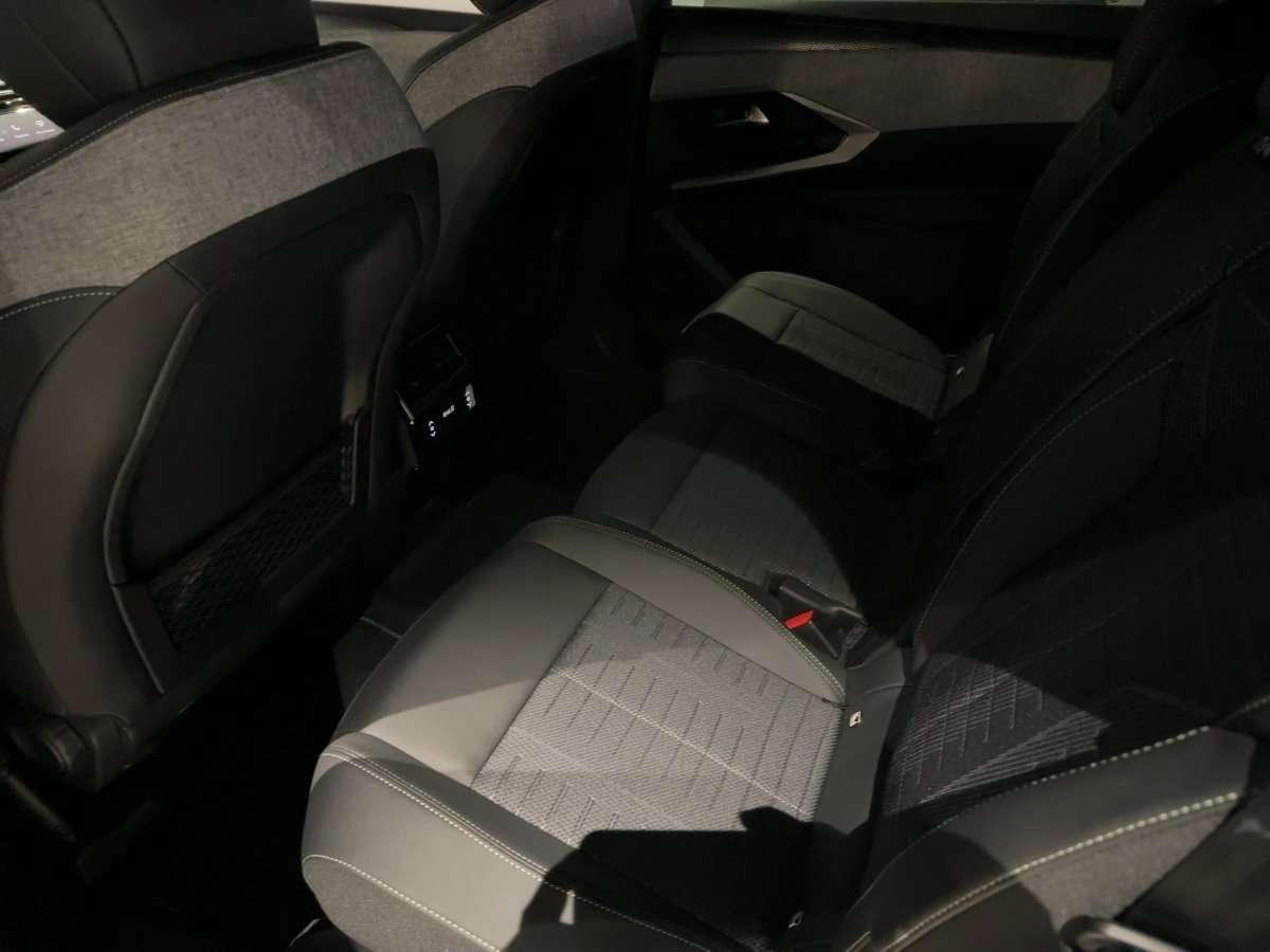 Fahrzeugbild eines Peugeot 5008