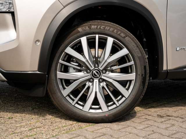 Fahrzeugbild eines Nissan X-TRAIL