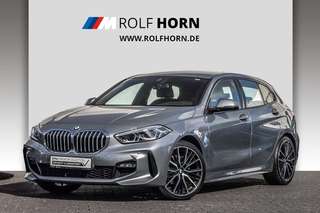 Schräge Frontansicht auf einen BMW 1er-Reihe , freigestellt