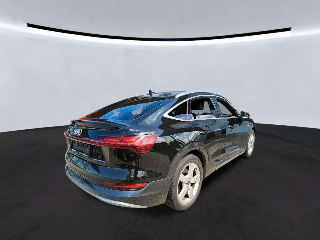 Fahrzeugbild eines Audi e-tron