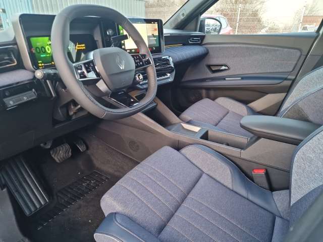 Fahrzeugbild eines Renault 4 E-TECH