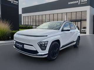 Schräge Frontansicht auf einen Hyundai Kona Elektro , freigestellt