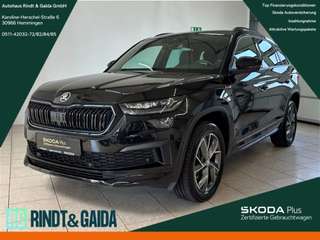 Schräge Frontansicht auf einen Skoda Kodiaq , freigestellt