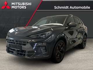 Schräge Frontansicht auf einen CUPRA Terramar , freigestellt