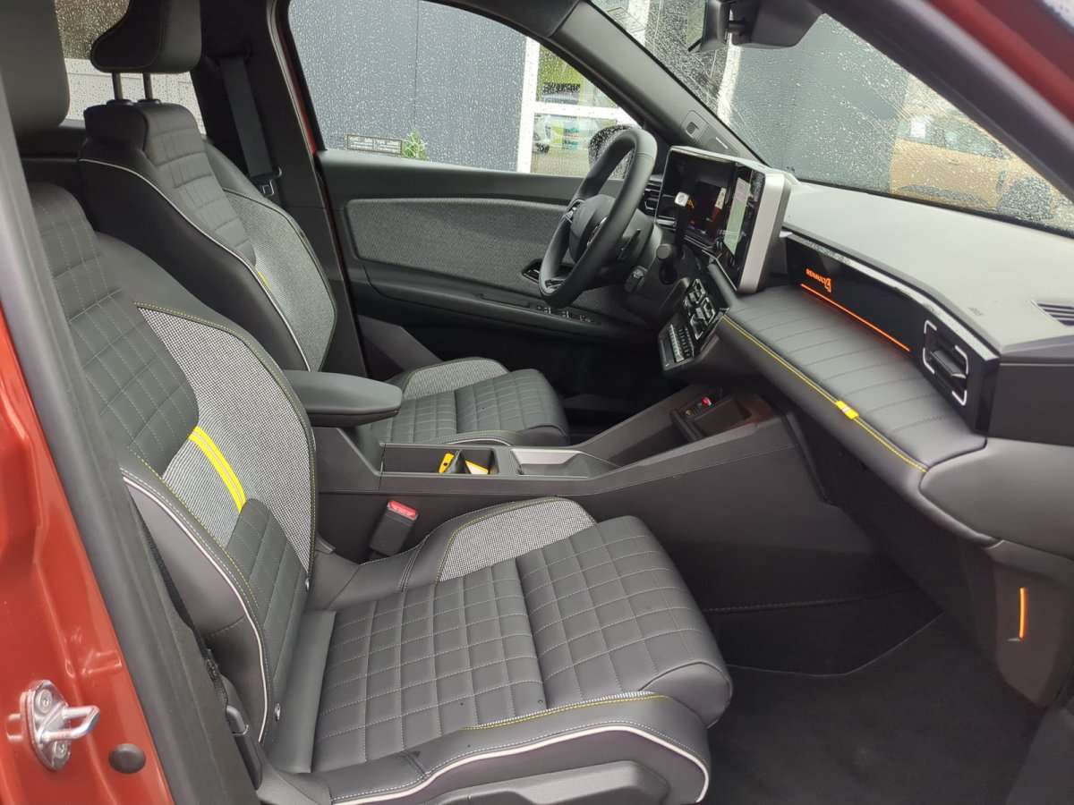 Fahrzeugbild eines Renault 4 E-TECH