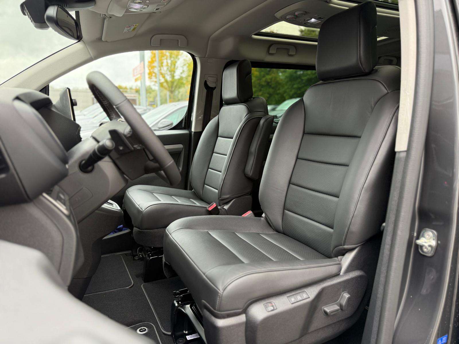 Fahrzeugbild eines Peugeot Traveller