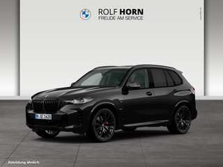Schräge Frontansicht auf einen BMW X5 , freigestellt