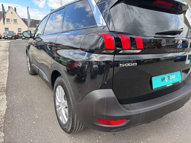 Fahrzeugbild eines Peugeot 5008