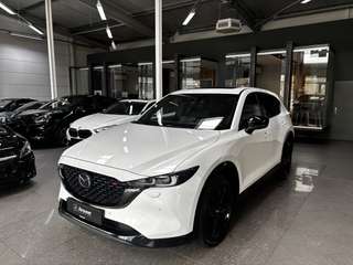 Schräge Frontansicht auf einen Mazda CX-5 , freigestellt