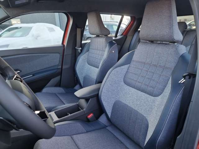 Fahrzeugbild eines Renault 4 E-TECH