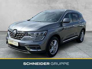 Schräge Frontansicht auf einen Renault Koleos , freigestellt