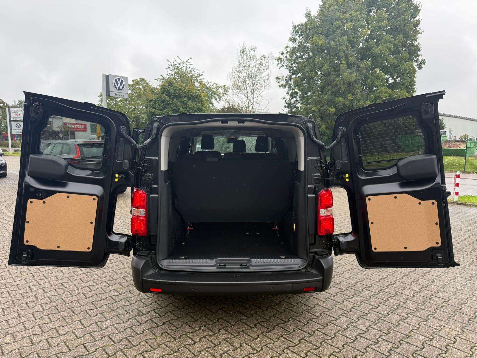 Fahrzeugbild eines Opel Vivaro