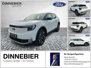 Schräge Frontansicht auf einen Ford Explorer , freigestellt