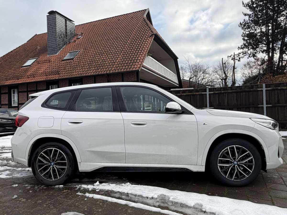 Fahrzeugbild eines BMW iX1