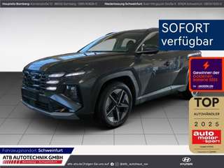 Schräge Frontansicht auf einen Hyundai Tucson , freigestellt