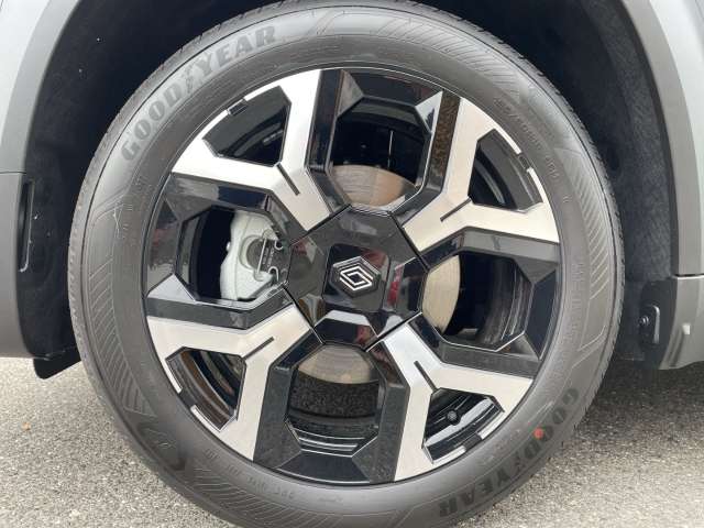 Fahrzeugbild eines Renault 4 E-TECH