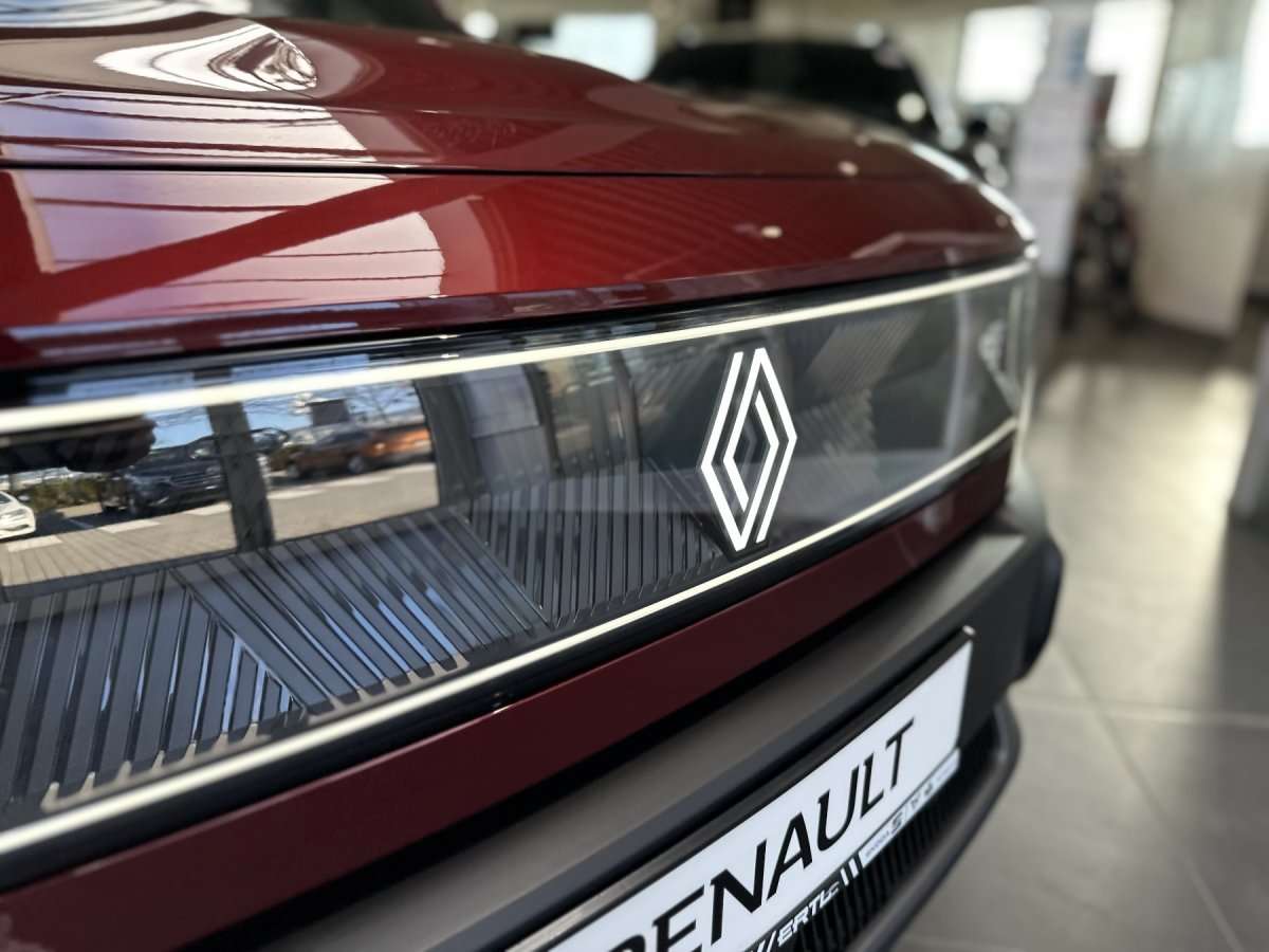 Fahrzeugbild eines Renault 4 E-TECH