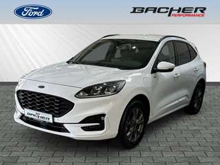 Schräge Frontansicht auf einen Ford Kuga , freigestellt