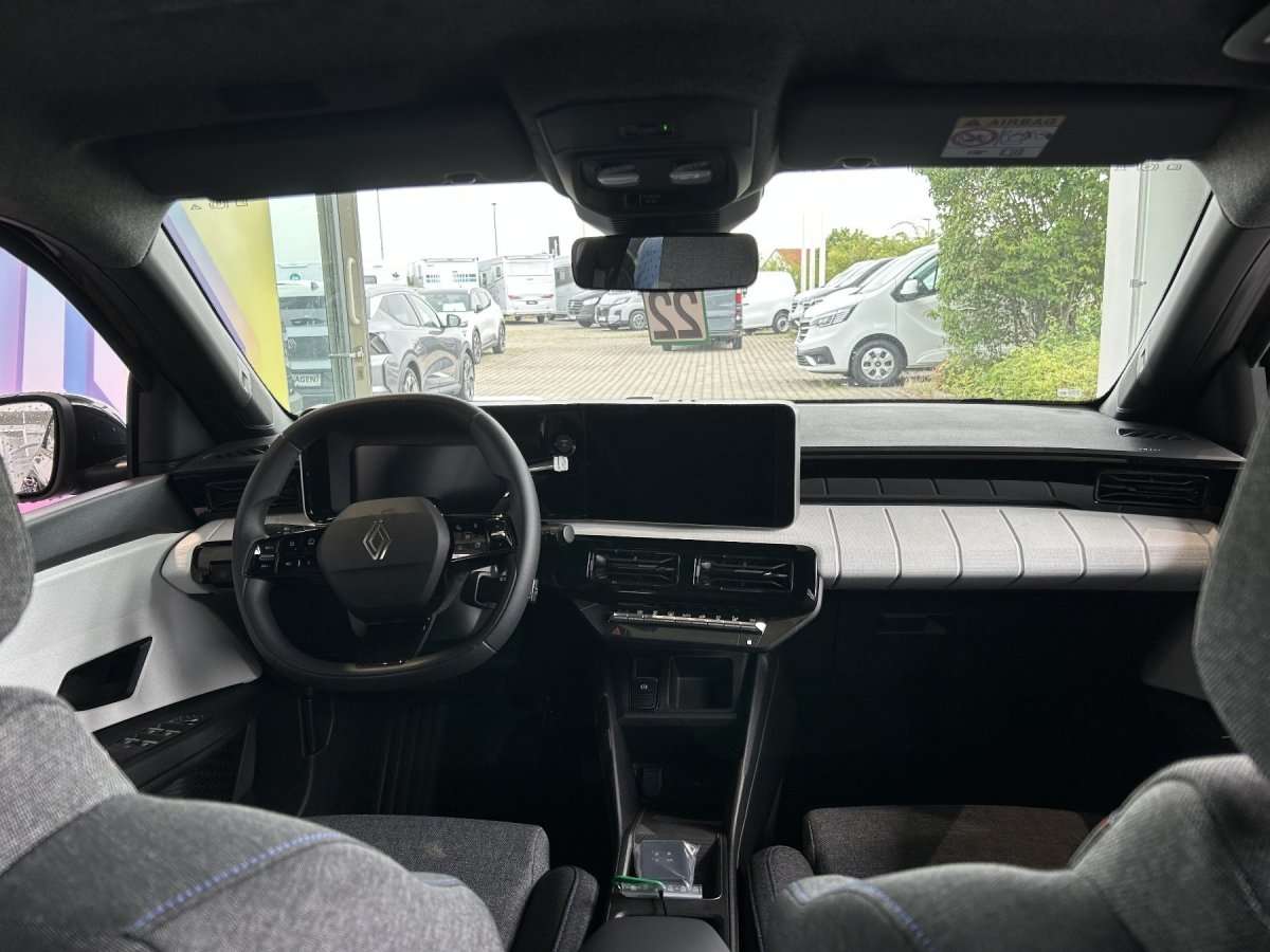 Fahrzeugbild eines Renault 4 E-TECH