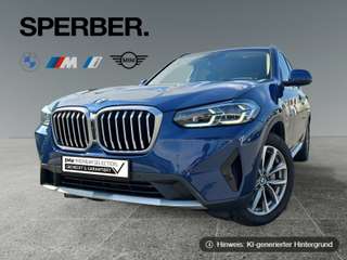 Schräge Frontansicht auf einen BMW X3 , freigestellt