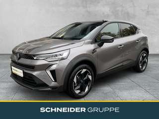 Schräge Frontansicht auf einen Renault Captur , freigestellt