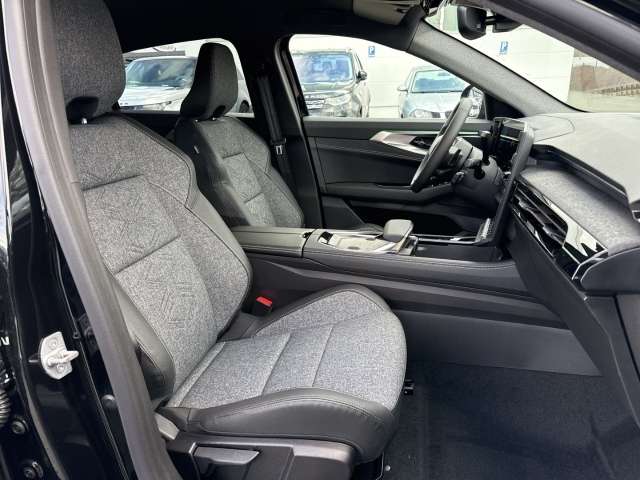 Fahrzeugbild eines Renault Rafale