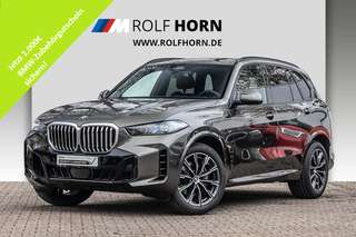 Schräge Frontansicht auf einen BMW X5 , freigestellt