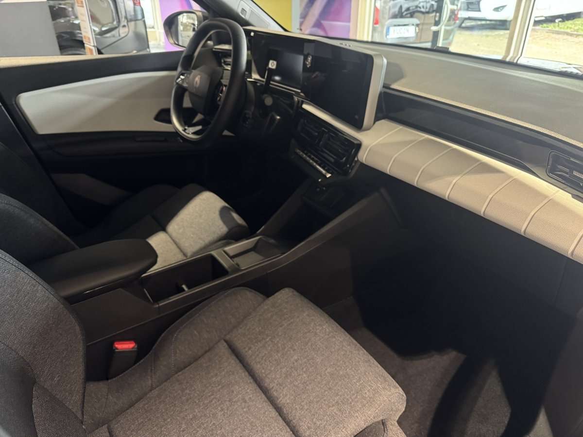 Fahrzeugbild eines Renault 4 E-TECH