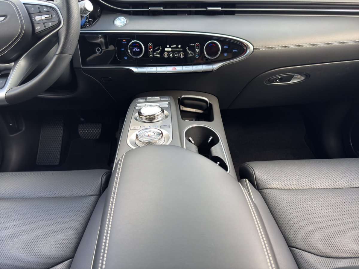Fahrzeugbild eines Genesis GV70