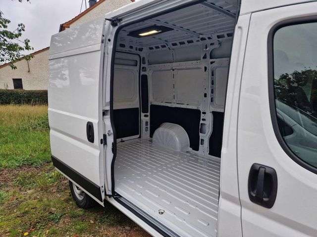 Fahrzeugbild eines Opel Movano