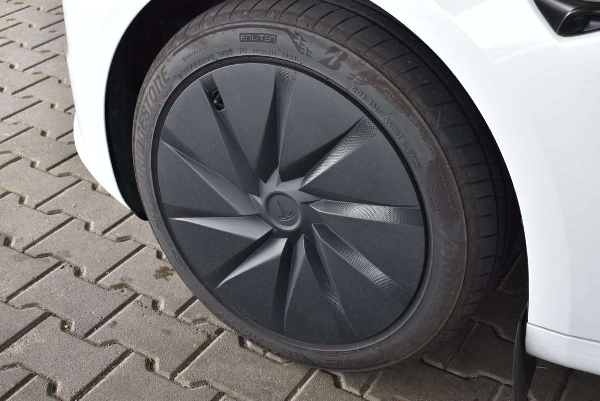 Fahrzeugbild eines TESLA Model 3