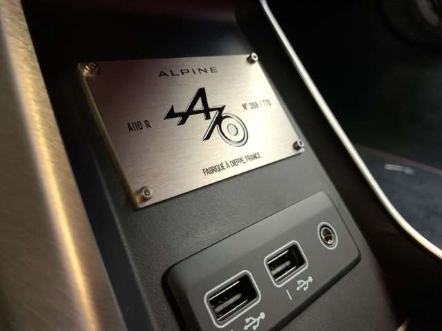 Fahrzeugbild eines Alpine A110