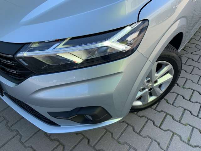 Fahrzeugbild eines Dacia Sandero