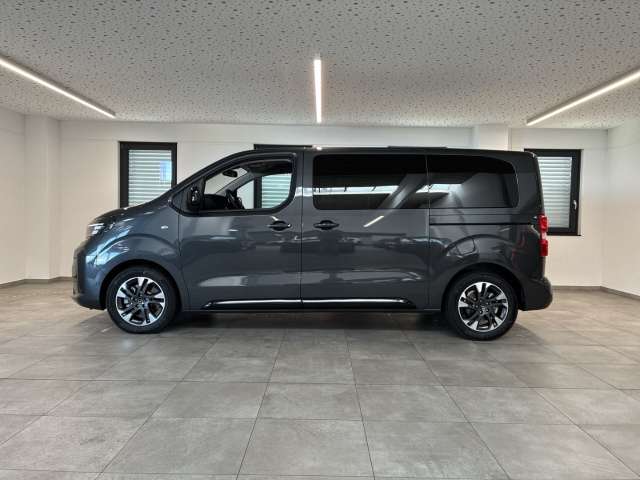 Fahrzeugbild eines Opel Zafira Life