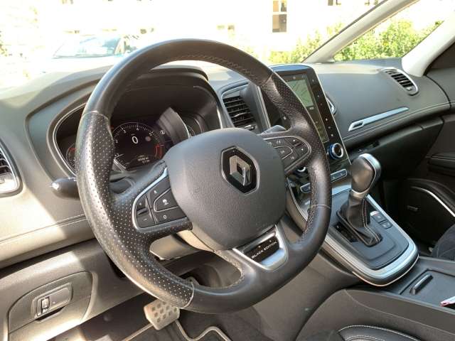 Fahrzeugbild eines Renault Grand Scénic