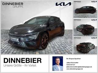 Schräge Frontansicht auf einen Kia EV6 , freigestellt