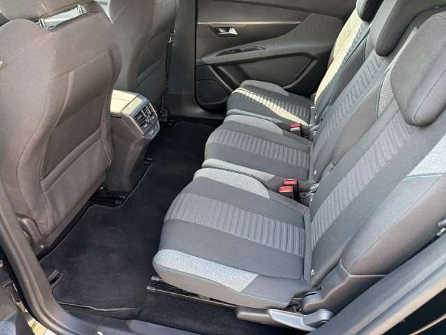 Fahrzeugbild eines Peugeot 5008