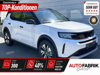 Schräge Frontansicht auf einen Opel Frontera , freigestellt